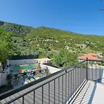Villa X Oezel Havuzlu, Izole, Doga Icinde