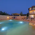 X özel Havuzlu, ızole, Doğa ıçinde Villa