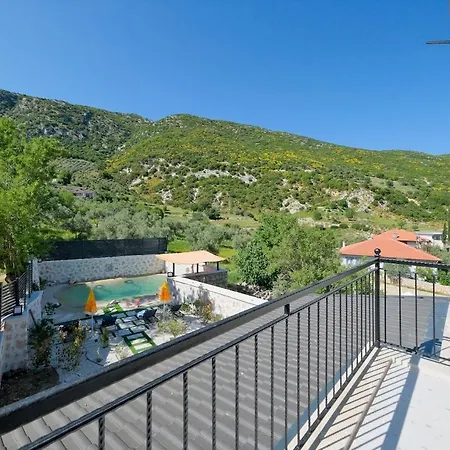Villa X Oezel Havuzlu, Izole, Doga Icinde