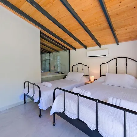 Villa X Oezel Havuzlu, Izole, Doga Icinde Sarıbelen
