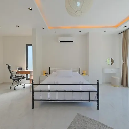 X Oezel Havuzlu, Izole, Doga Icinde Villa
