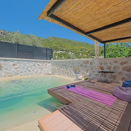 X Oezel Havuzlu, Izole, Doga Icinde Villa