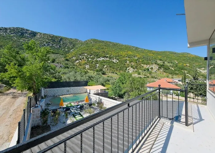 Villa X Oezel Havuzlu, Izole, Doga Icinde